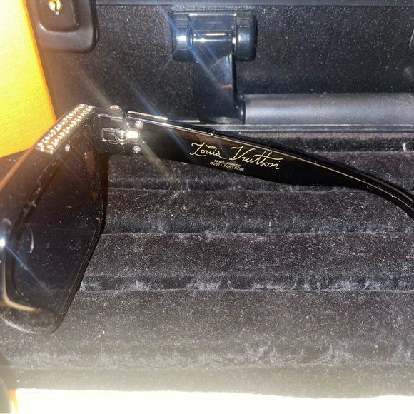 Louis Vuitton Black Sunglasses with Gold Accents - Picture 4 of 10
